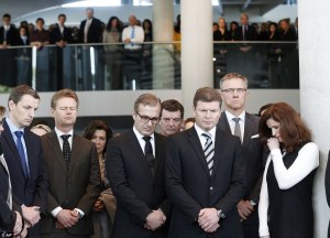26F8F67F00000578-3010610-Lufthansa_employees_observe_a_minute_s_silence_in_Frankfurt_Germ-a-15_1427318131417