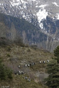 26FAB9C800000578-3010610-French_military_personnel_walk_up_the_mountainside_towards_the_c-a-5_1427318127799