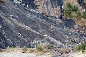 26FB671800000578-3010610-A_photo_provided_by_the_Gendarmerie_Nationale_shows_debris_of_th-a-17_1427318132455