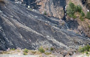 26FC3A1400000578-3010610-Photographs_taken_of_the_scene_today_show_pieces_of_debris_strew-a-37_1427318143128